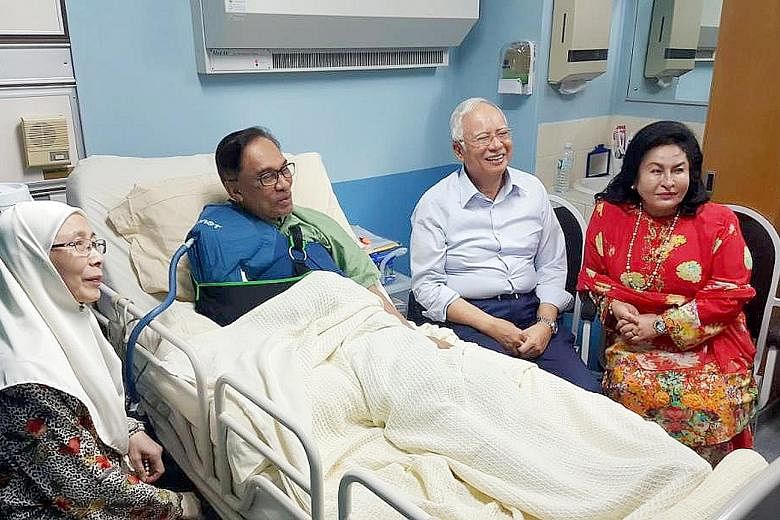 Prime Minister Najib Razak visiting Anwar Ibrahim in Hospital Kuala Lumpur yesterday, after the latter underwent surgery. With them are their wives, Datuk Seri Wan Azizah Wan Ismail and Ms Rosmah Mansor.