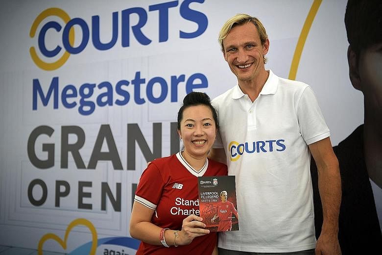 IT professional Teo Ling Hui meeting former Liverpool defender Sami Hyypia at the Courts Megastore in Tampines yesterday.