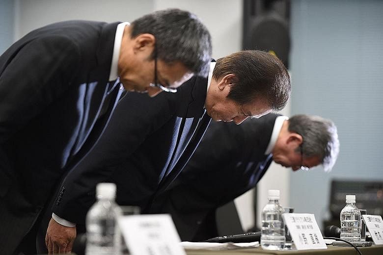 Mitsubishi Materials Corp president Akira Takeuchi (centre) and other company executives bowing yesterday after the group admitted to falsifying product data. The company said three subsidiaries manipulated inspection data of parts used in aircraft, 