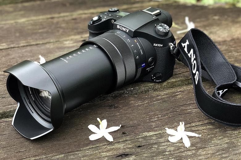 The Sony Cyber-shot DSC-RX10 IV has a non-interchangeable lens with a focal length of 24mm to 600mm, but still manages to have a large aperture of f/4 at 600mm.