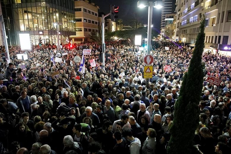 Tens of thousands of people protested in Tel Aviv last Saturday against what they say is corruption within the Israeli government and the slow pace of investigations against Prime Minister Benjamin Netanyahu. Mr Netanyahu is suspected of receiving lu