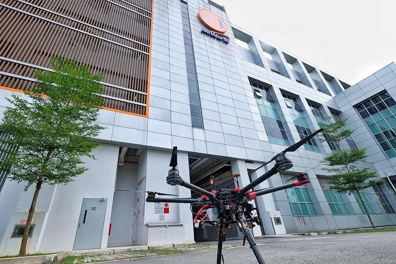 NTU's custom-built drone can be controlled and tracked in real time through M1's 4.5G network. Using a 4.5G heterogeneous network will allow drone operators to safely pilot their drones even beyond line of sight.