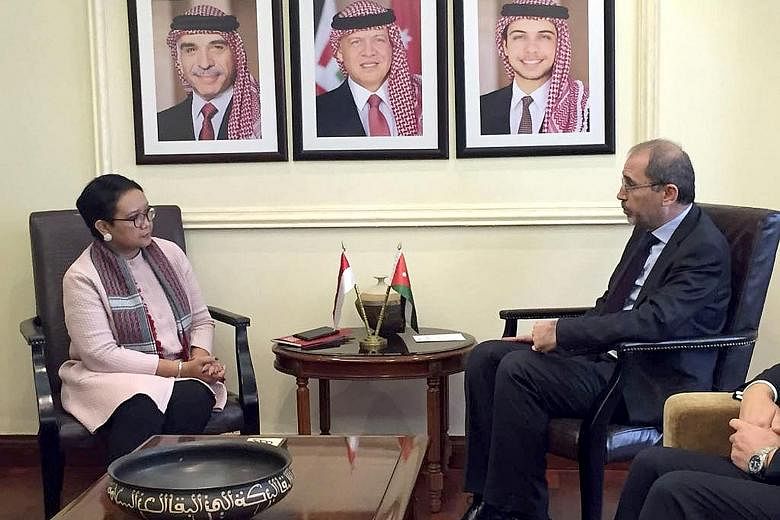 Indonesian Foreign Minister Retno Marsudi meeting her Jordanian counterpart Ayman Safadi in Amman yesterday.