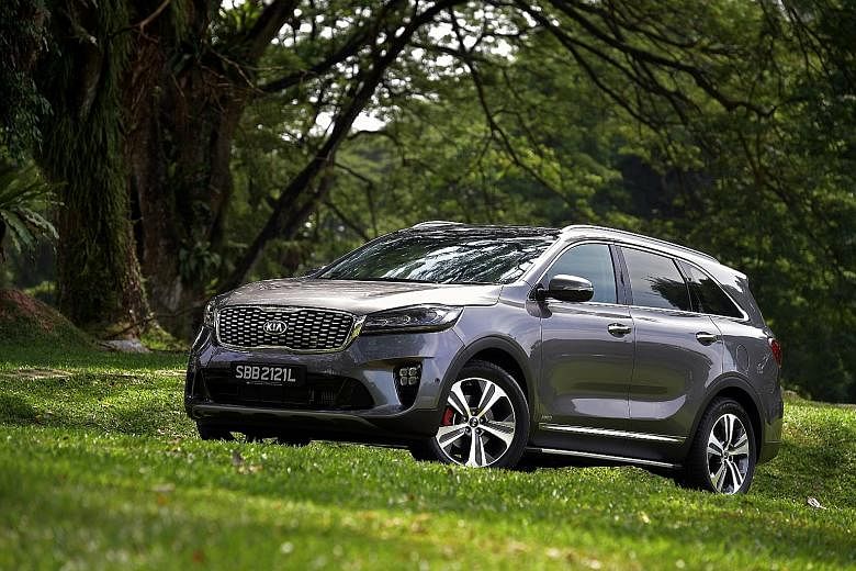 Besides new bumpers, the Kia Sorento GT Line comes with new head and tail lights.