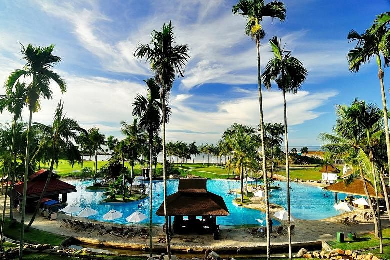Bintan Lagoon Resort comprises a 413-key resort hotel and two 18-hole championship golf courses, among other things.