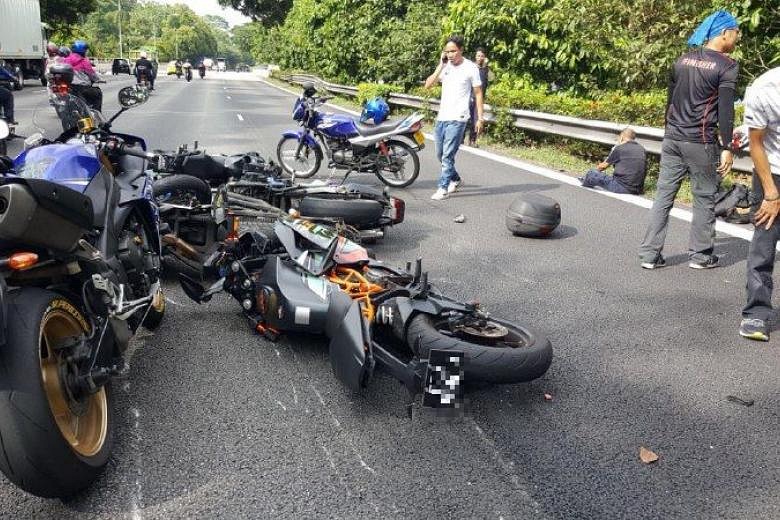 4 motorcyclists injured in 7-vehicle crash on BKE | The Straits Times