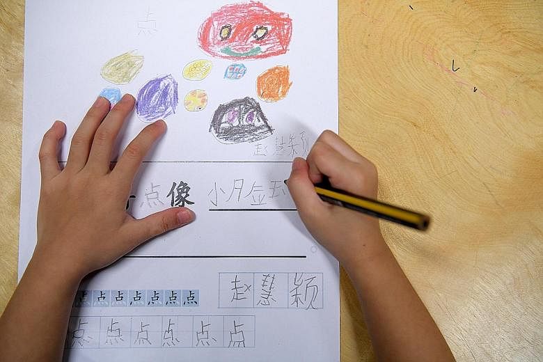 Children at EtonHouse pre-school in Upper Bukit Timah Road producing "provocation pages" in Chinese with the help of a mind map. They are thinking about the Chinese character "dian" and what it reminds them of.