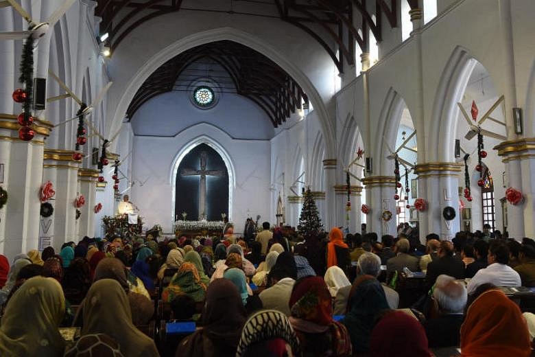 Despite Terror Threats, Christians In Pakistan Celebrate Christmas With ...