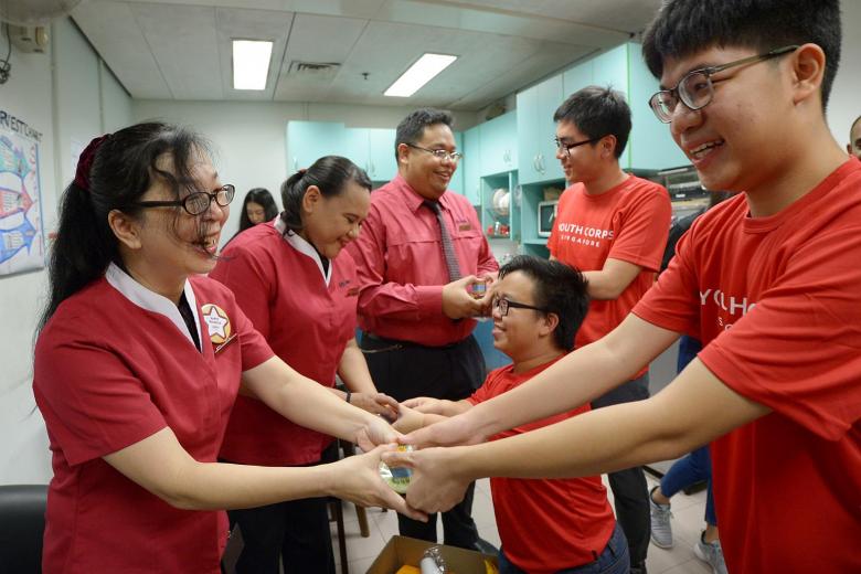 Youth Volunteers Bring Cheer And Show Their Appreciation Of What MRT 