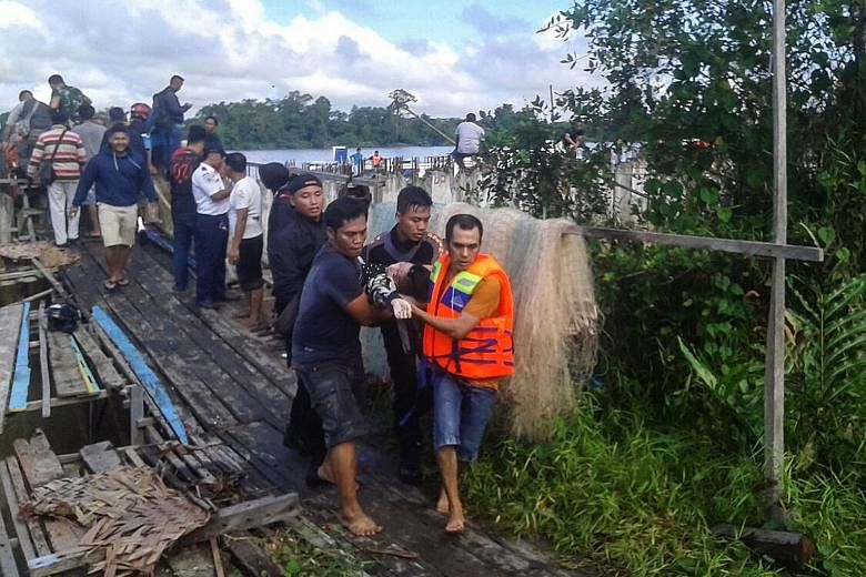 Some 33 people were rescued after the passenger boat capsized just minutes after leaving Tanjung Selor in North Borneo province yesterday.