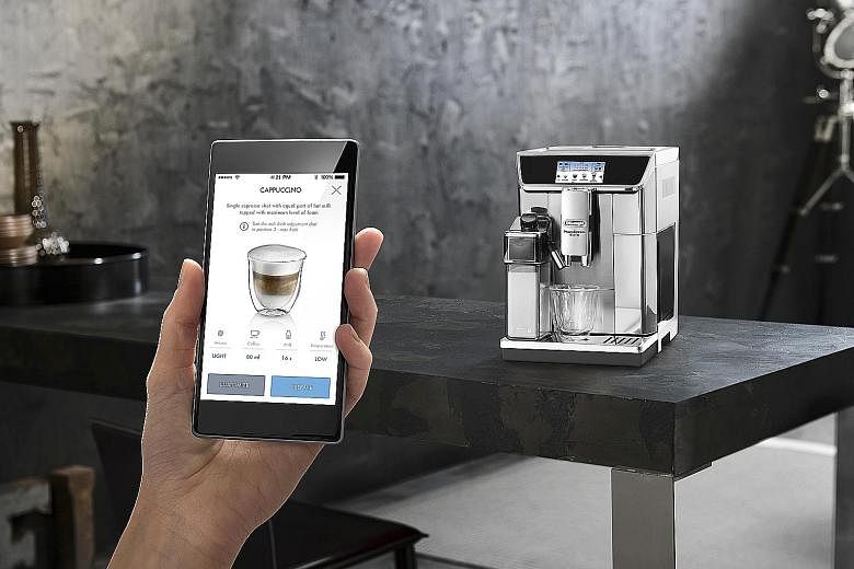 A smartphone app allows users to remotely control the De'Longhi PrimaDonna Elite, change its settings and create and store beverage recipes.