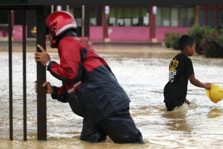 Malaysian PM Najib Says Monitoring Situation In Flood-hit States As ...