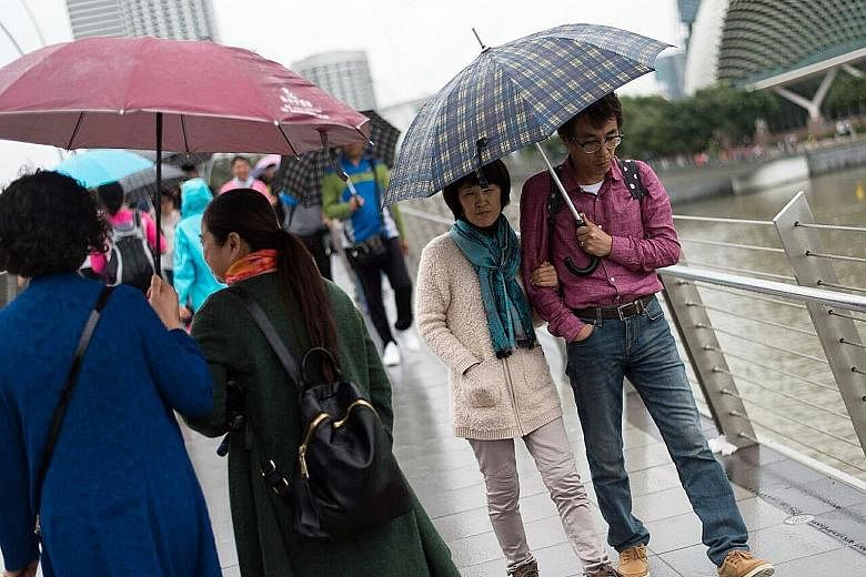 As a monsoon surge over the South China Sea continued to bring in cool air from the winter chill in the northern hemisphere, people in Singapore have been spotted staying warm by donning coats and scarves. Welfare organisations are also keeping a clo