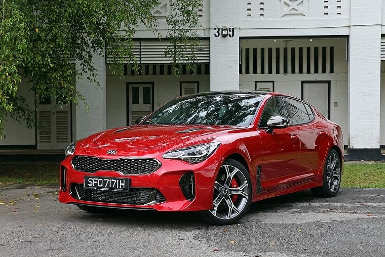 The Kia Stinger offers a delirious ride with precision and finesse. Its cabin is elaborately equipped.