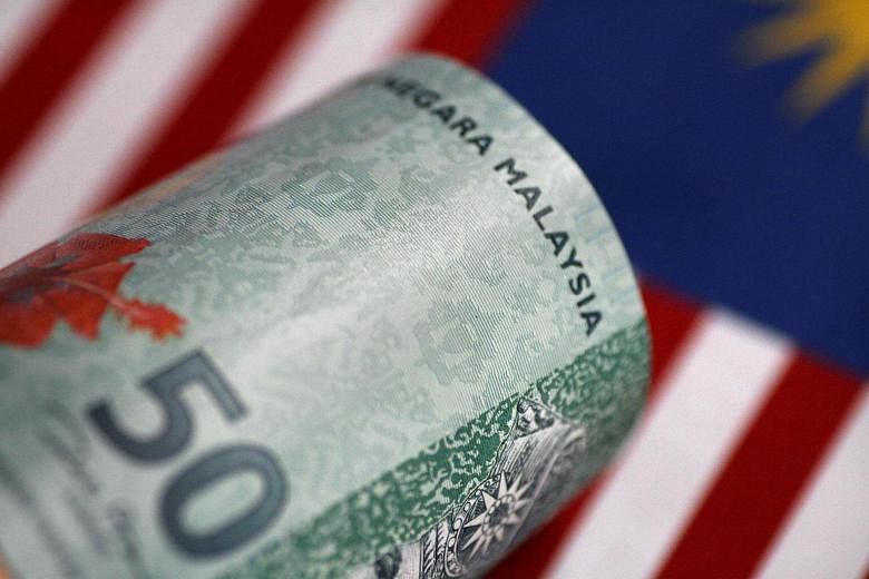 Malaysian ringgit continues strong trend against Singapore and US