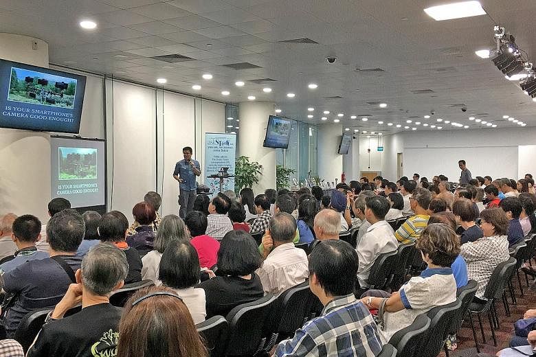 The Straits Times deputy tech editor Trevor Tan's talk at the National Library at Victoria Street was attended by around 200 people, many curious to know his opinion on which camera was a good one.