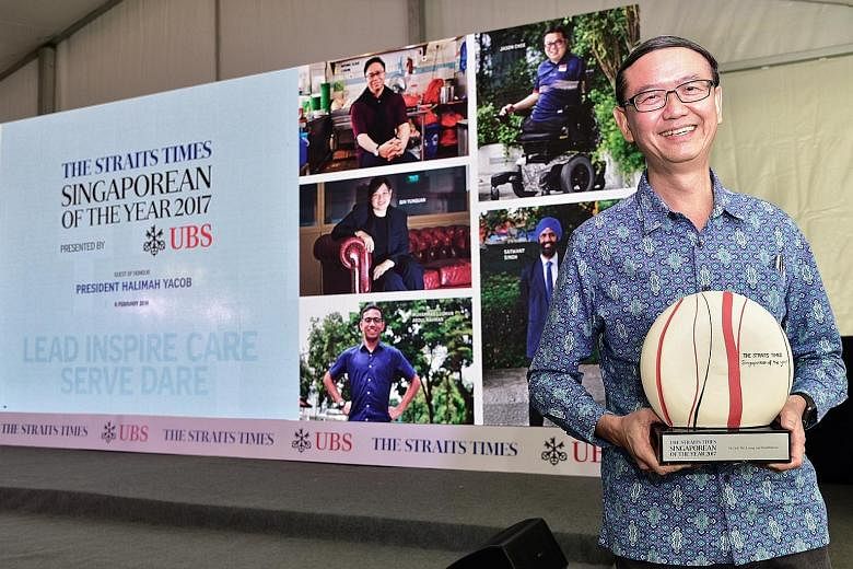 Dr Goh Wei Leong and HealthServe, the healthcare charity he started, have won the The Straits Times Singaporean of the Year award for 2017. He and his team received a cash prize of $20,000 and a trophy from President Halimah Yacob at UBS University A