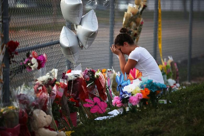 In Pictures: Marjory Stoneman Douglas High School shooting memorials ...