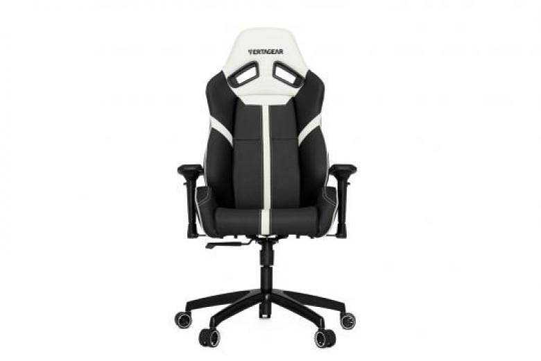 The Vertagear Racing Series S-Line SL5000 comes with neck and lumbar support cushions.