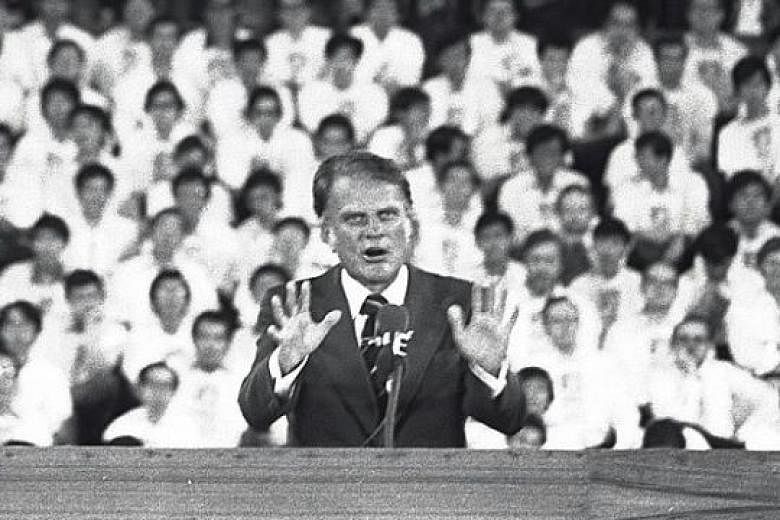 Dr Graham in Singapore in 1978, when more than 65,000 turned up to hear him speak.