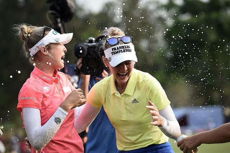 American golfer Jessica Korda (right) celebrates winning the Honda LPGA Thailand tournament with her sister Nelly at the Siam Country Club in the Thai coastal province of Chonburi yesterday.
