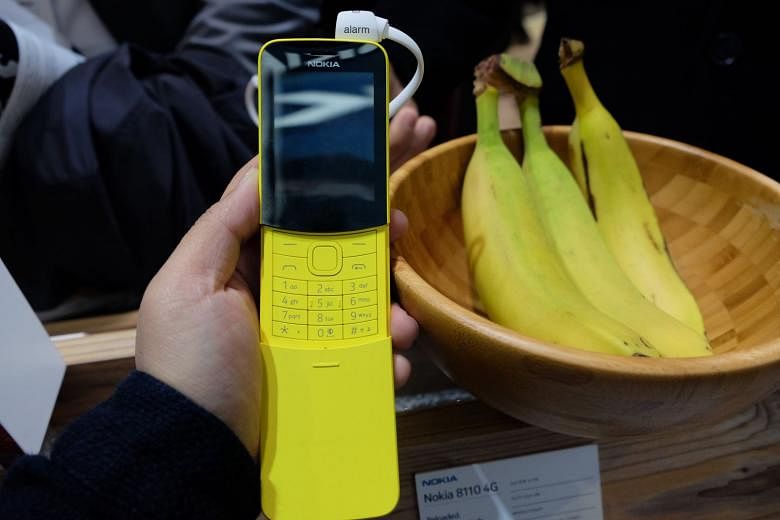 Dancing Banana hold a banana phone by SuperMarioFan65 on DeviantArt
