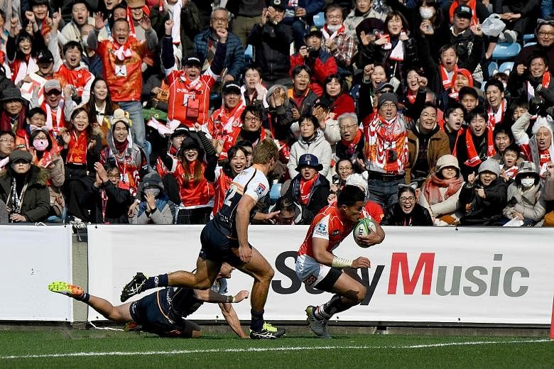 Hosea Saumaki scoring a try in the Sunwolves' 25-32 loss to Australia's Brumbies in Tokyo last Saturday in their opening game.