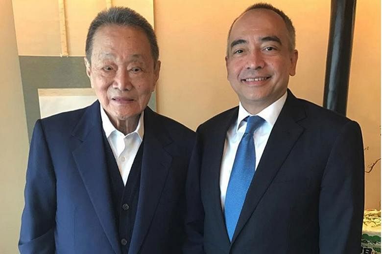 Banker Nazir Razak, the younger brother of Prime Minister Najib Razak, with tycoon Robert Kuok in an Instagram post last year. He says Mr Kuok "is a patriot, the icon of Malaysian business and a first-class gentleman".