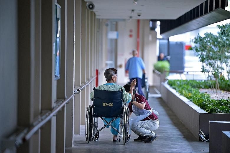If the patient does not mind staying in an institution, the family can opt for a nursing home. A nursing home will be able to provide skilled care and assist the patient with daily activities. Some are also equipped to care for the elderly with speci