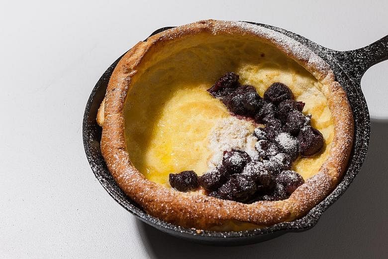 Dutch baby pancakes have an eggy crater in the centre and a puffy, slightly crisp edge.