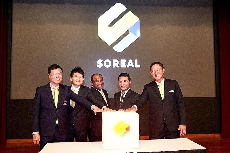 (From left) ERA Realty CEO Jack Chua, SoReal chief technology officer Jeremiah Ng, PropNex Realty CEO Ismail Gafoor, Second Minister for National Development Desmond Lee and Huttons Asia CEO Goh Kee Nguan at the launch of SoReal.