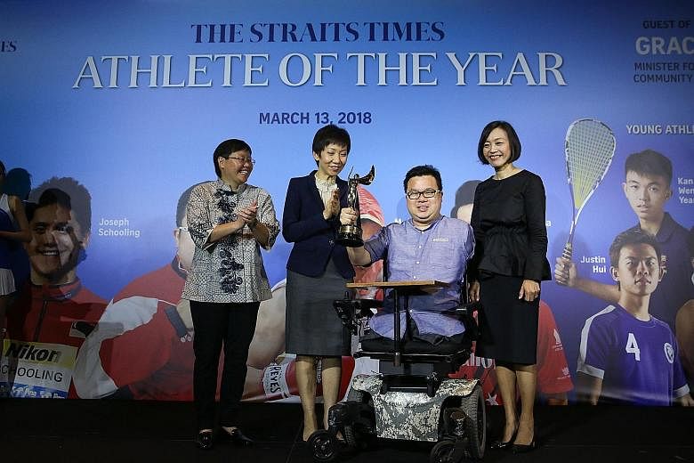 Para-paddler Jason Chee holding The Straits Times Athlete of the Year trophy at the Mandarin Orchard Singapore hotel yesterday. With him are (from left) ST sports editor Lee Yulin, Minister for Culture, Community and Youth Grace Fu and general manage