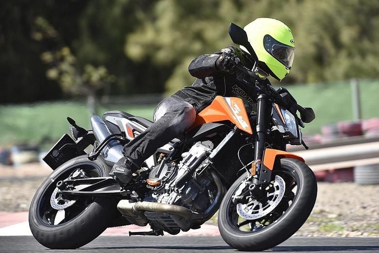 A new 799cc parallel-twin engine powers the KTM's 790 Duke.