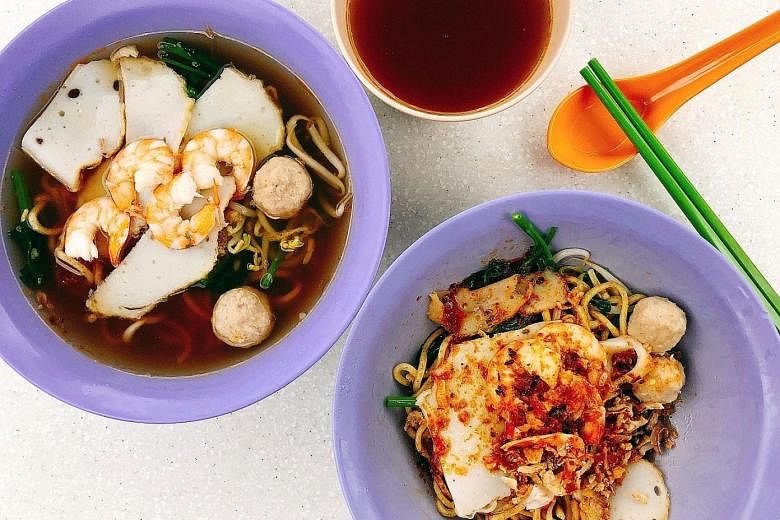 Min Nan Pork Ribs Prawn Noodle gives the option of wholegrain noodles in its prawn noodles.