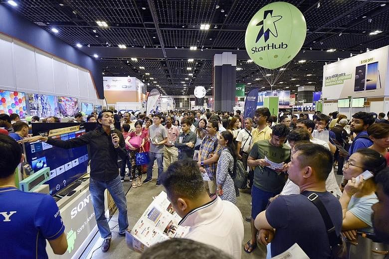 Crowds thronged the Suntec Singapore Convention and Exhibition Centre over the weekend to scour for the best deals on electronic goods and tech gadgets. Visitors to the IT Show 2018 were able to cherry-pick from a wide range of the latest television 