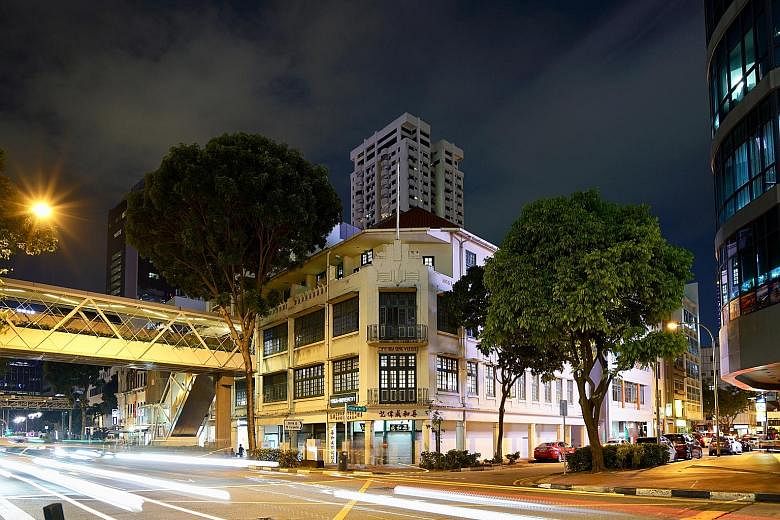 8M managing director Ashish Manchharam noted the redevelopment potential of the block of four shophouses at the corner of New Bridge Road and Carpenter Street. A six-storey extension can be built at the back, increasing the gross floor area by about 