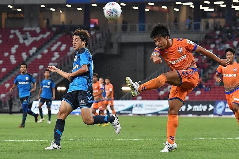 Albirex Niigata FC's Kenya Takahashi clearing the ball away from Tampines Rovers FC's Ryutaro Megumi. President Halimah Yacob, flanked by FAS vice-president Edwin Tong (left) and FAS president Lim Kia Tong, officially launched the Singapore Premier L