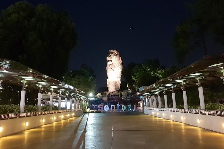 The Merlion at Sentosa. Taken using Samsung Galaxy S9+ in Pro mode with f/1.5 aperture.