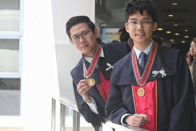 Mr Sim Rong Xing (left) and Mr Solomon Tan Teng Shue did not just overcome personal challenges to graduate from Temasek Polytechnic (TP). The pair also excelled in their cohort to win the Tay Eng Soon Gold Medal and the Lee Kuan Yew Award respectivel