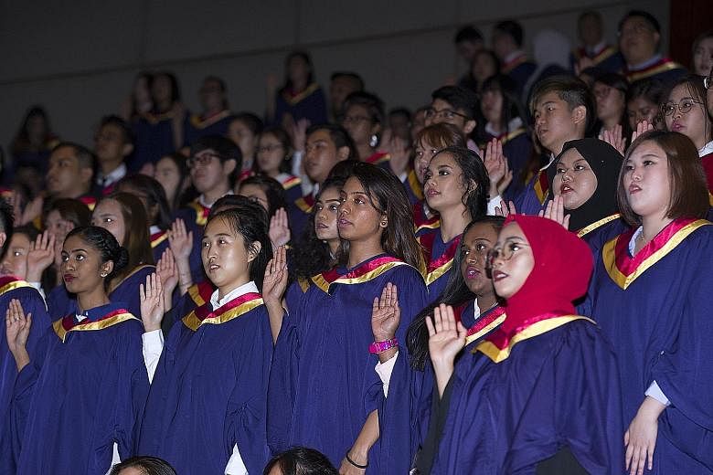 Yesterday's ceremony for 435 graduating students saw the final batch of Nanyang Polytechnic students graduating with diplomas in physiotherapy, occupational therapy, diagnostic radiography and radiation therapy.