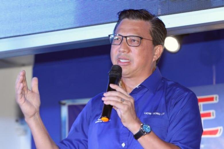 Malaysia election MCA's Liow says accepts results, MIC president