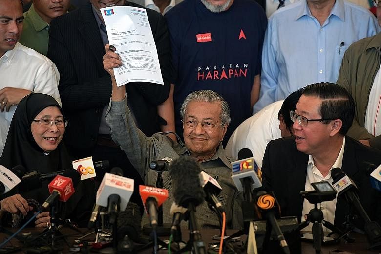 Prime Minister Mahathir Mohamad, flanked by Parti Keadlian Rakyat president Wan Azizah Wan Ismail and Penang Chief Minister Lim Guan Eng, drew laughter with his biting humour at a press conference yesterday.