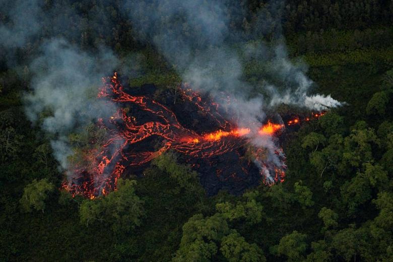 Roaring like jet engines, new crack opens at Hawaii volcano | The ...