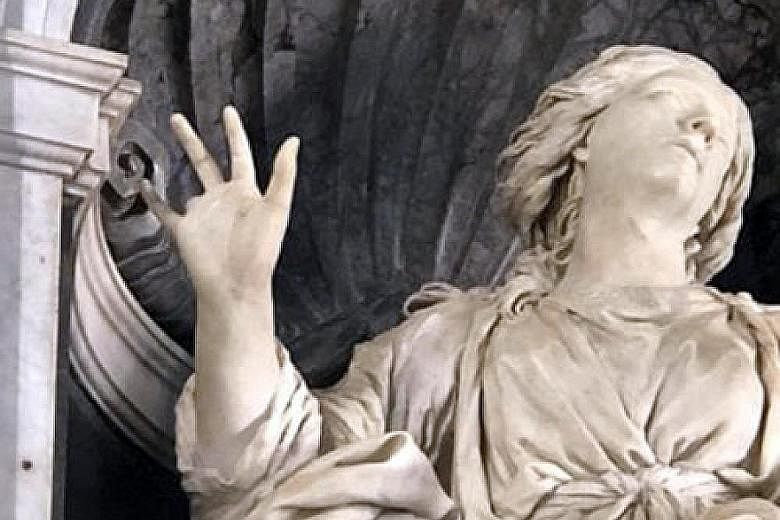 The ring finger of sculptor Gian Lorenzo Bernini's St Bibiana broke off when workers were returning the statue to its niche in Santa Bibiana church, after it was loaned to an exhibition.
