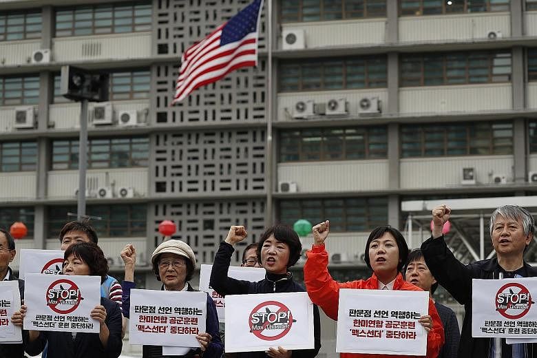 South Koreans protesting near the US embassy in Seoul yesterday. North Korea cancelled high-level talks with the South reportedly due to the ongoing joint Max Thunder military exercise between South Korea and the United States, calling it a rehearsal
