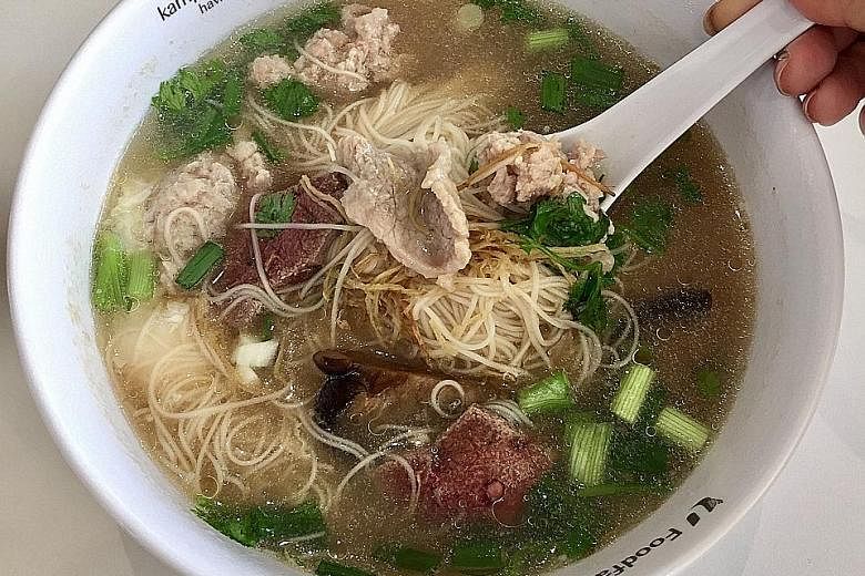 The signature Ah Ma Mee Sua comes with sliced pork, stewed mushrooms, thick liver slices and an egg.