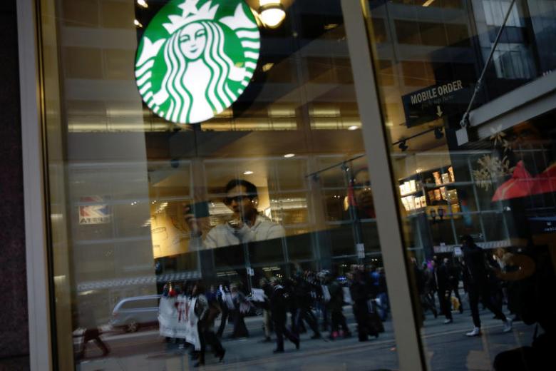 New policy at Starbucks in US People can sit and use toilets without
