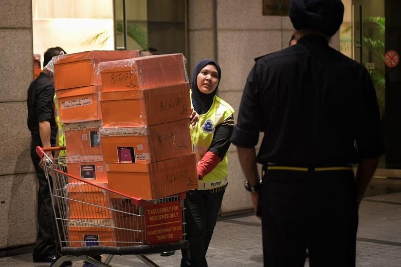 Malaysia's Police Say $38m Seized In Raid On Najib-linked Apartments ...