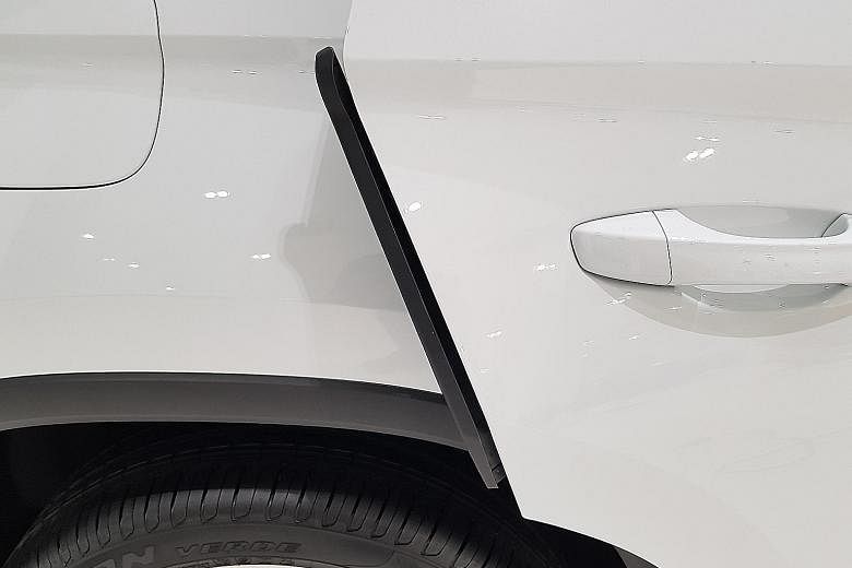 When the doors of the Skoda Kodiaq open, plastic strips snap out to protect the edges and prevent doors from denting cars parked beside it.