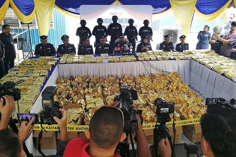 A total of 1,187kg of crystal methamphetamine, which was disguised as tea in a shipment from Myanmar, was seized last Tuesday. Six suspects have been arrested.